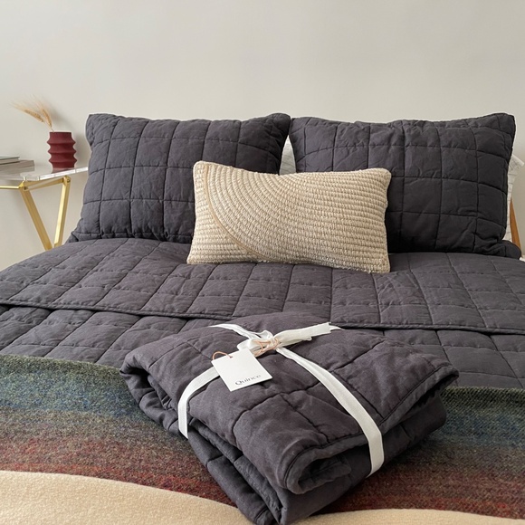 Quince European Linen Box Quilted Sham Set Standard BNWT MINOR DEFECT - Picture 3 of 4